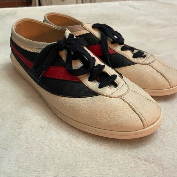 Gucci Falcer Bee embroidered Off White Leather Low Top lace-up Sneakers - Picture 2 of 15